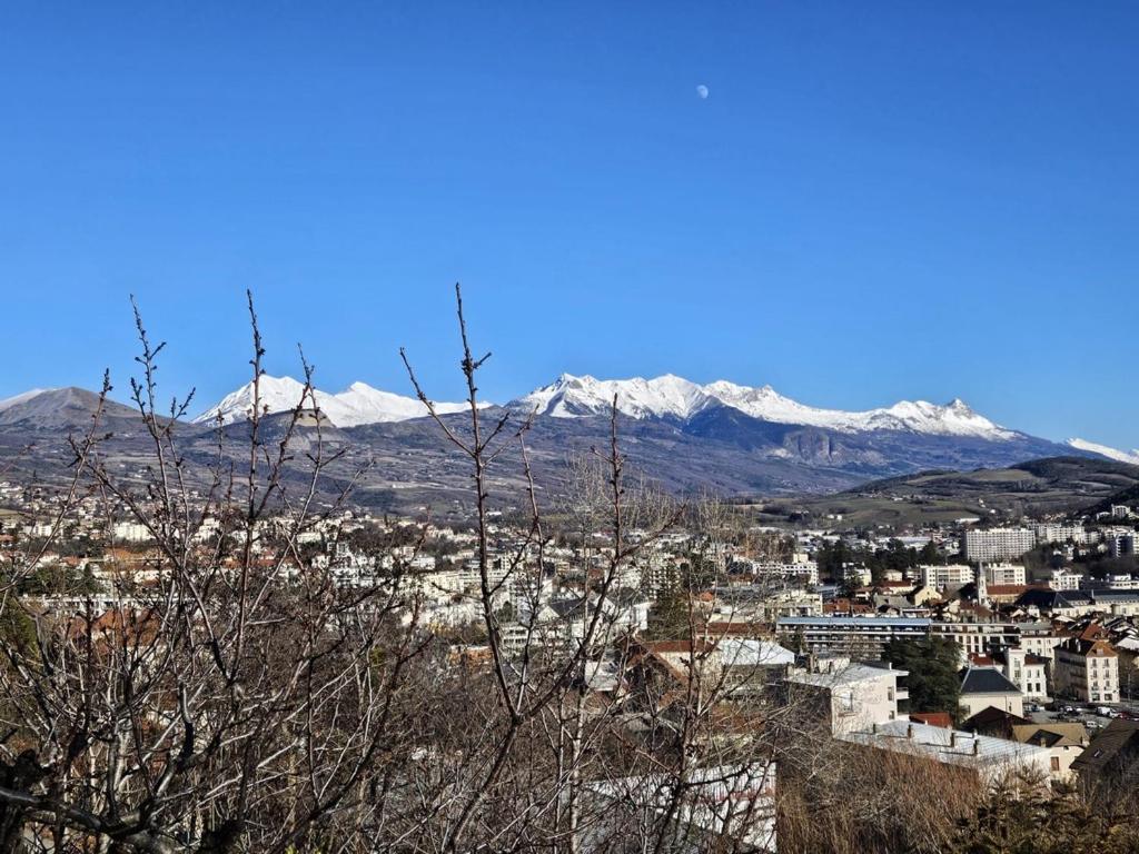 T4 Vue Imprenable Montagnes Et Ville Gap Exterior photo
